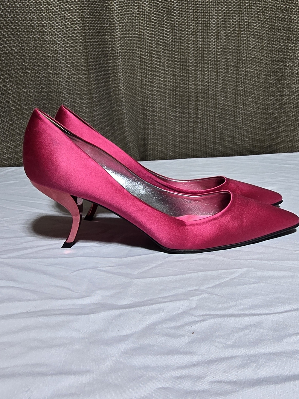 Roger Vivier Fuchsia Satin Virgule Comma Heel Pumps EU 39.5